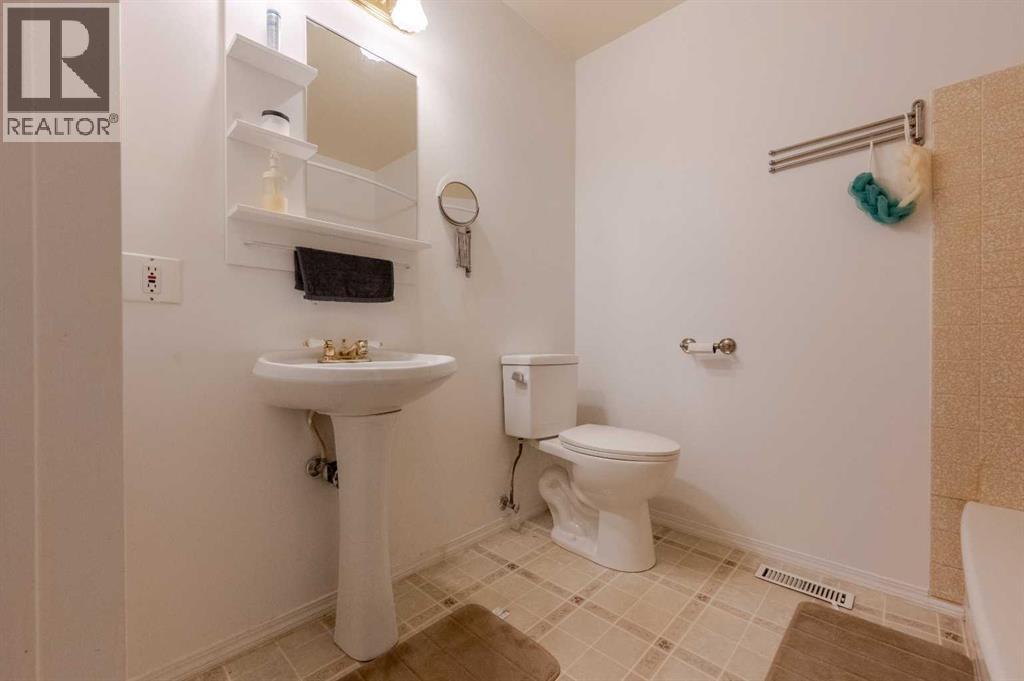 Single Family House Bi-level for Sale in   Avenue NW Dalhousie Calgary 