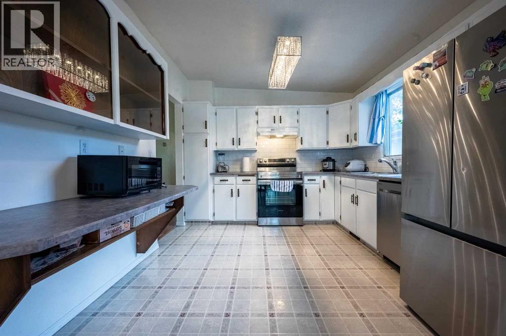 Single Family House Bi-level for Sale in   Avenue NW Dalhousie Calgary 