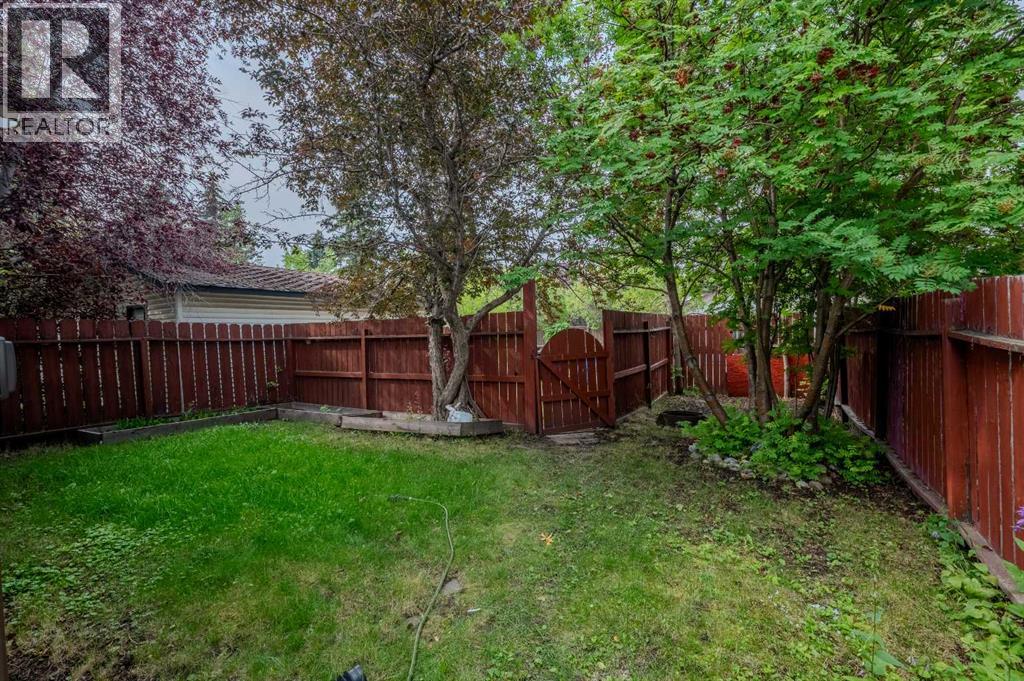 Single Family House Bi-level for Sale in   Avenue NW Dalhousie Calgary 