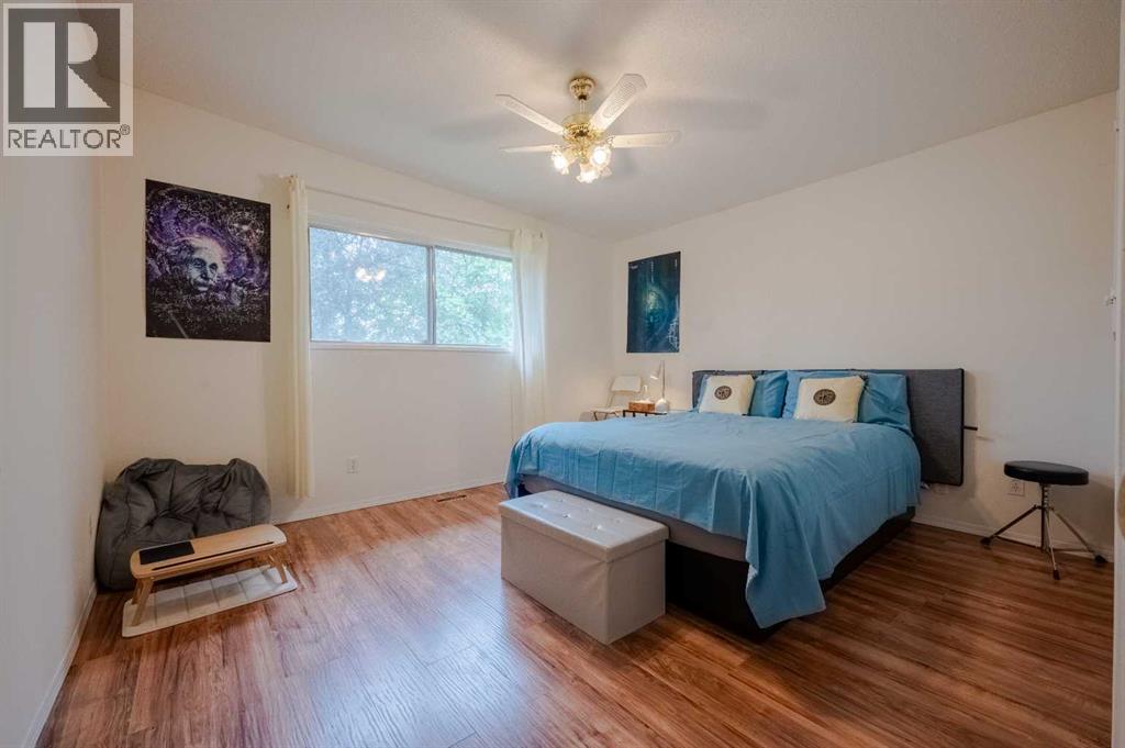 Single Family House Bi-level for Sale in   Avenue NW Dalhousie Calgary 