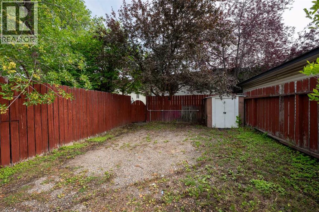 Single Family House Bi-level for Sale in   Avenue NW Dalhousie Calgary 