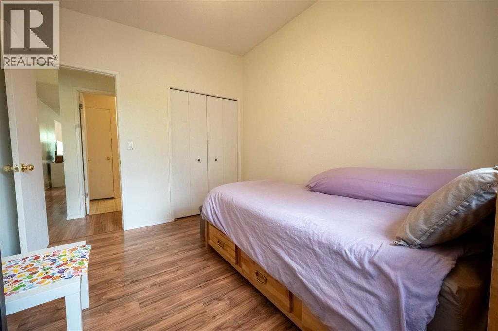 Single Family House Bi-level for Sale in   Avenue NW Dalhousie Calgary 