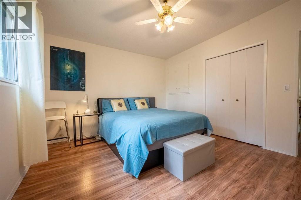 Single Family House Bi-level for Sale in   Avenue NW Dalhousie Calgary 