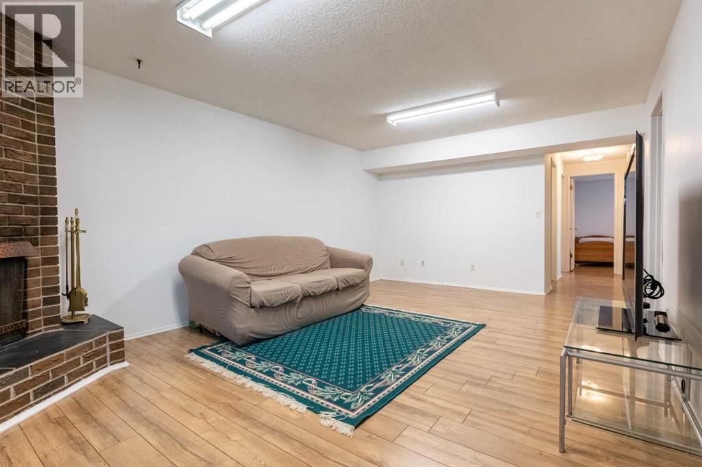 Single Family House Bi-level for Sale in   Avenue NW Dalhousie Calgary 