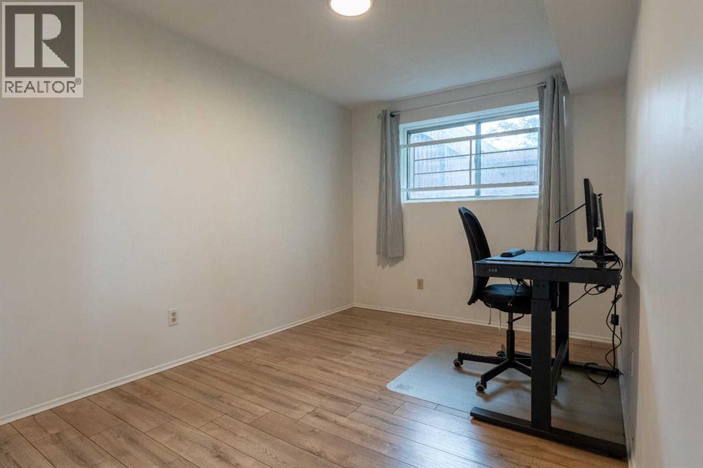 Single Family House Bi-level for Sale in   Avenue NW Dalhousie Calgary 