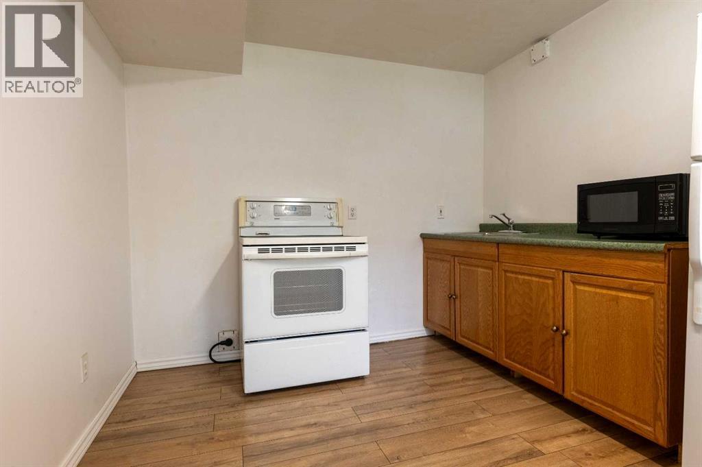 Single Family House Bi-level for Sale in   Avenue NW Dalhousie Calgary 