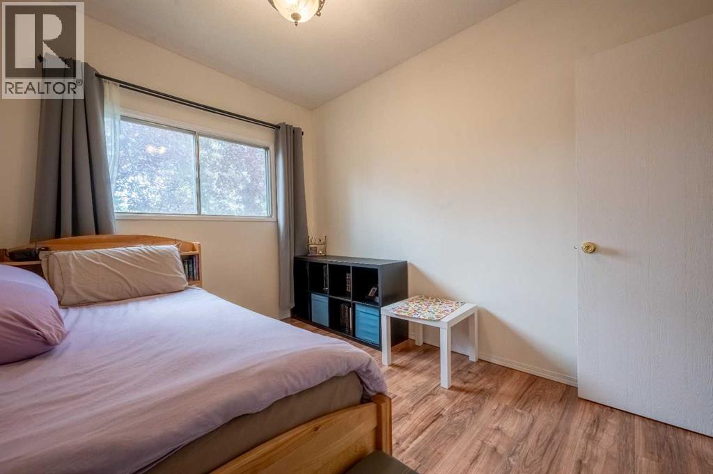 Single Family House Bi-level for Sale in   Avenue NW Dalhousie Calgary 
