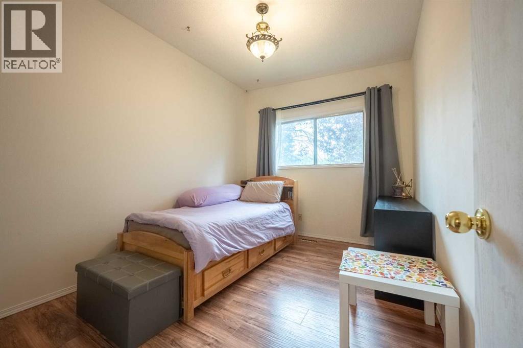 Single Family House Bi-level for Sale in   Avenue NW Dalhousie Calgary 
