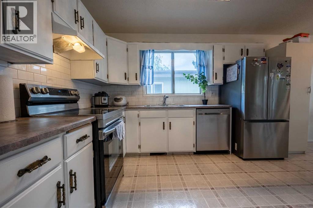 Single Family House Bi-level for Sale in   Avenue NW Dalhousie Calgary 