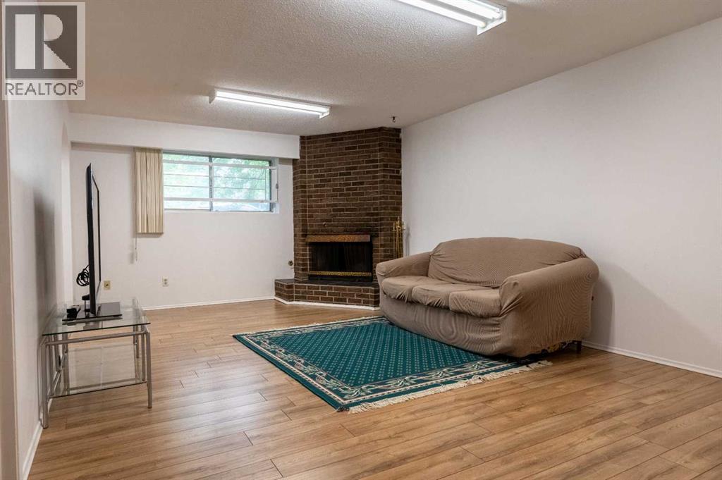 Single Family House Bi-level for Sale in   Avenue NW Dalhousie Calgary 