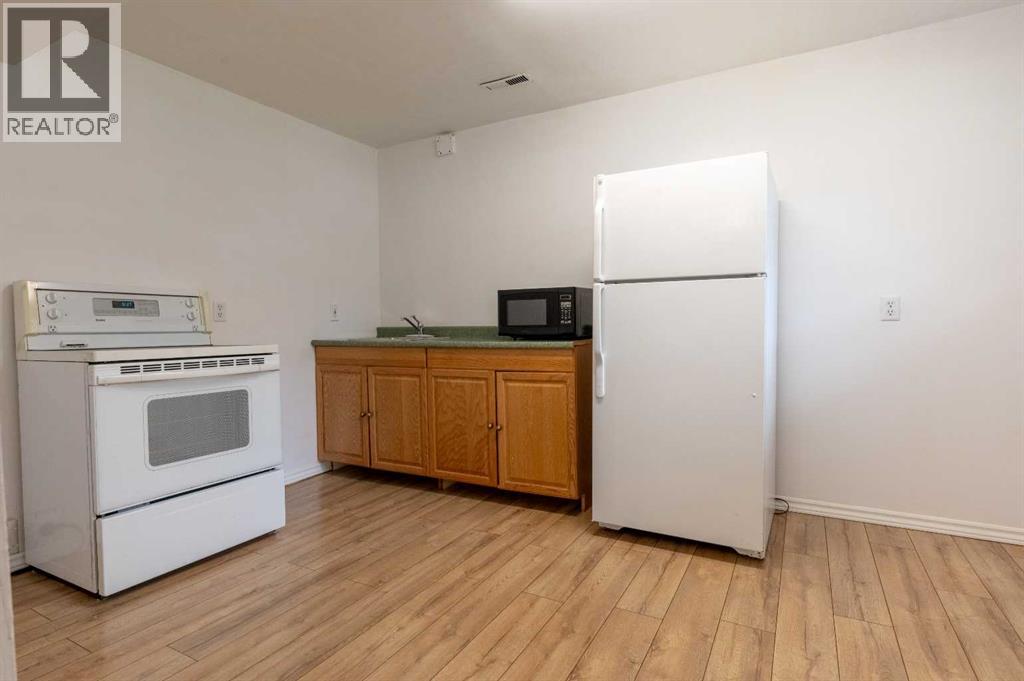 Single Family House Bi-level for Sale in   Avenue NW Dalhousie Calgary 
