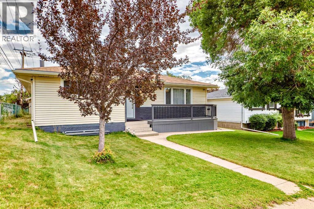 Single Family House Bungalow for Sale in  Dalgetty Drive NW Dalhousie Calgary 