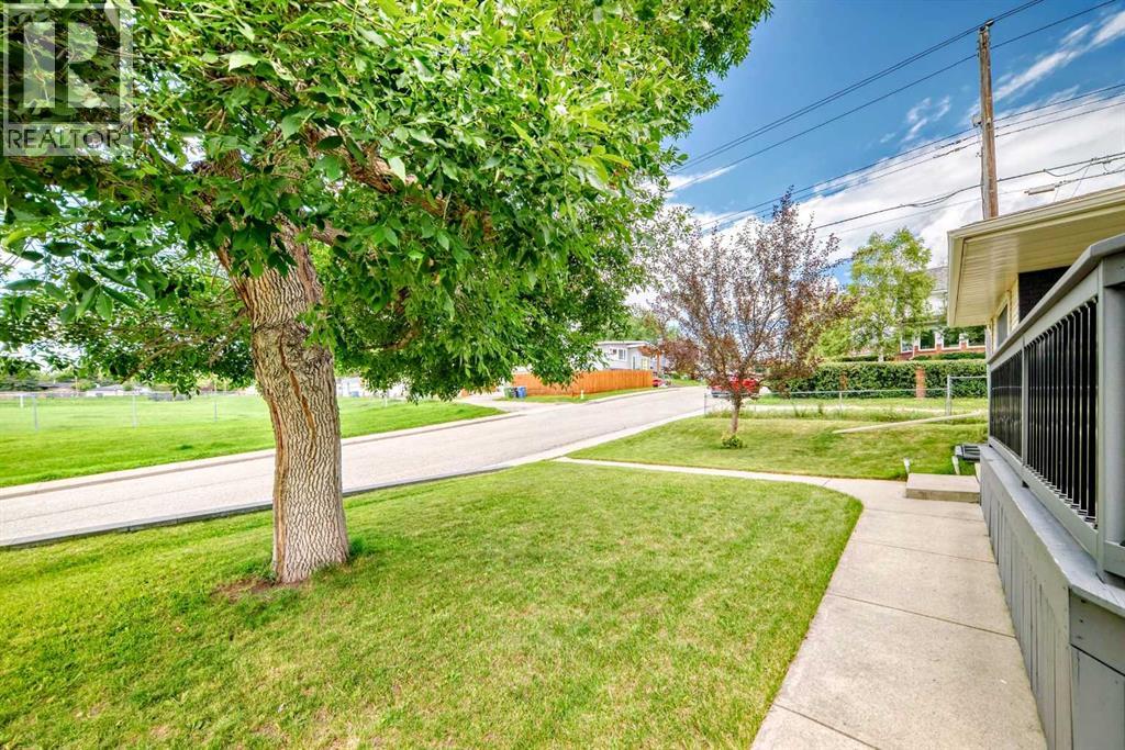 Single Family House Bungalow for Sale in  Dalgetty Drive NW Dalhousie Calgary 