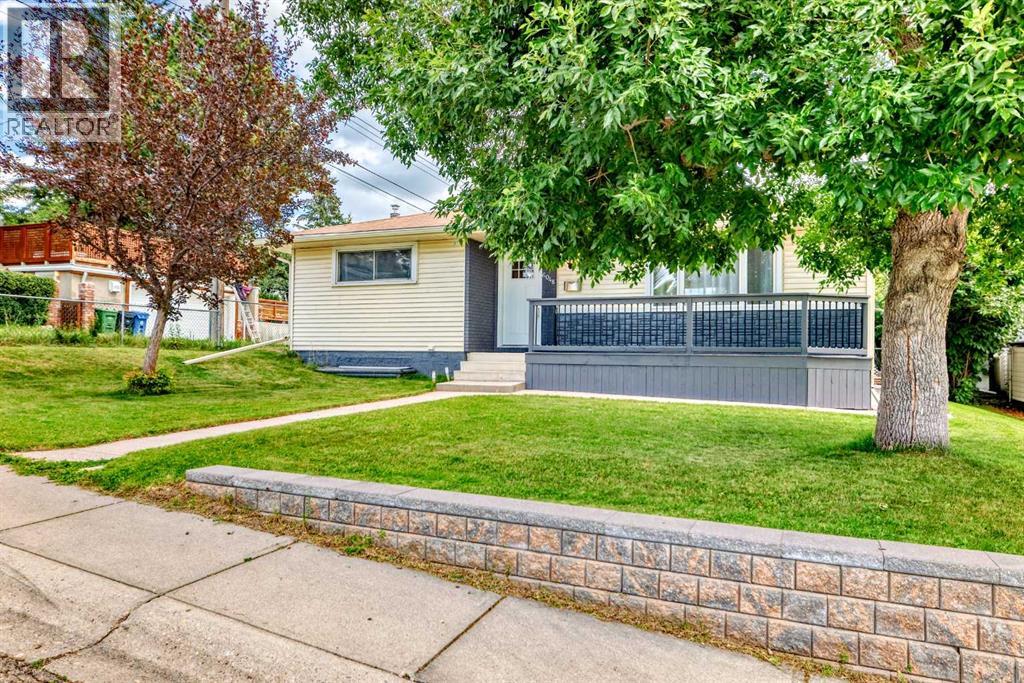Single Family House Bungalow for Sale in  Dalgetty Drive NW Dalhousie Calgary 