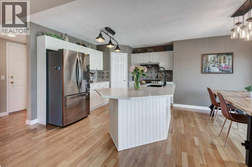 Single Family House for Sale in  Somerglen Crescent SW Somerset Calgary 