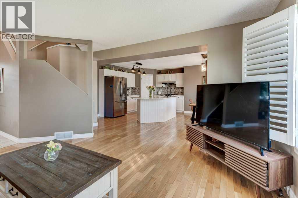 Single Family House for Sale in  Somerglen Crescent SW Somerset Calgary 