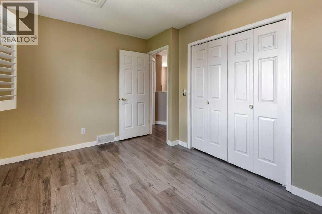 Single Family House for Sale in  Somerglen Crescent SW Somerset Calgary 
