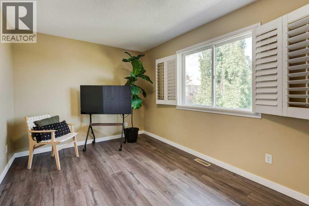 Single Family House for Sale in  Somerglen Crescent SW Somerset Calgary 