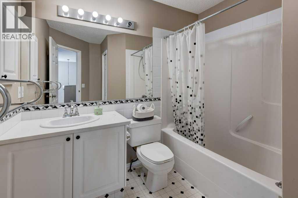 Single Family House for Sale in  Somerglen Crescent SW Somerset Calgary 