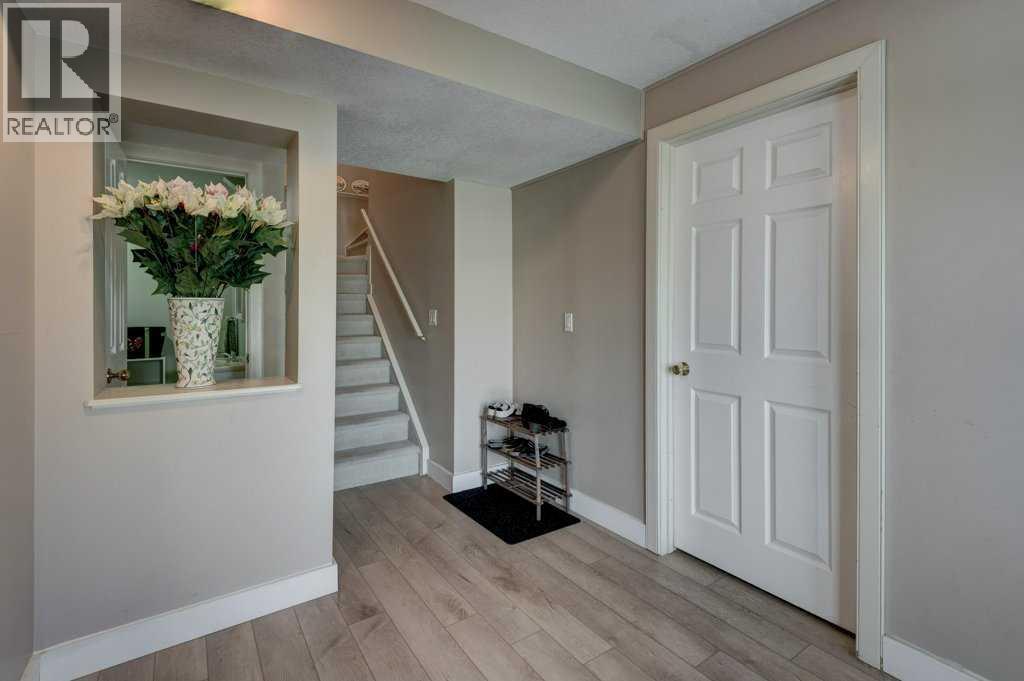 Single Family House for Sale in  Somerglen Crescent SW Somerset Calgary 