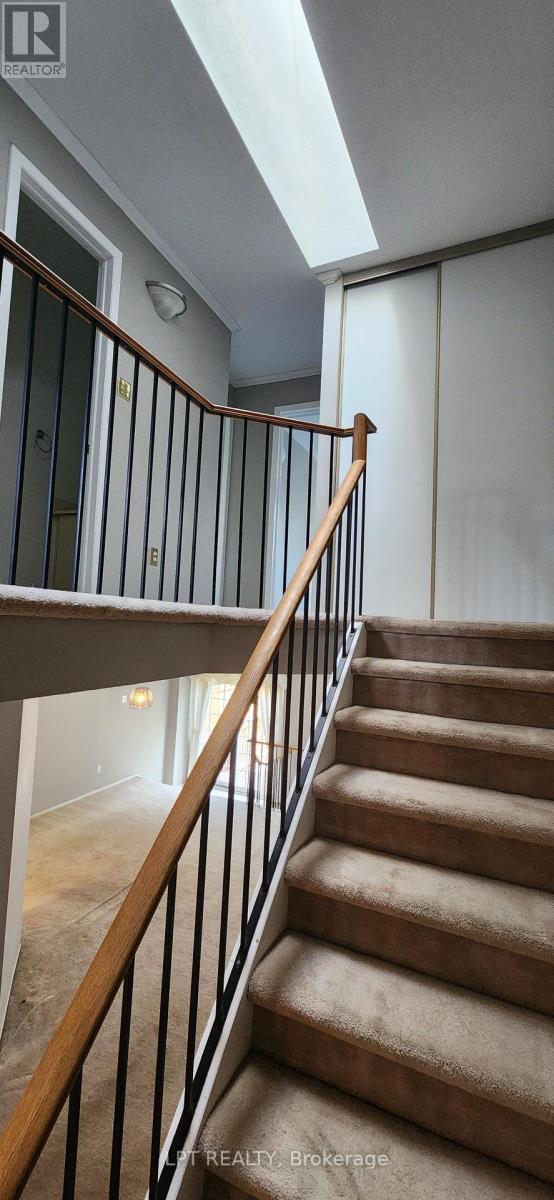 Photo 10 of 148 Pickwick Drive, Ottawa ON