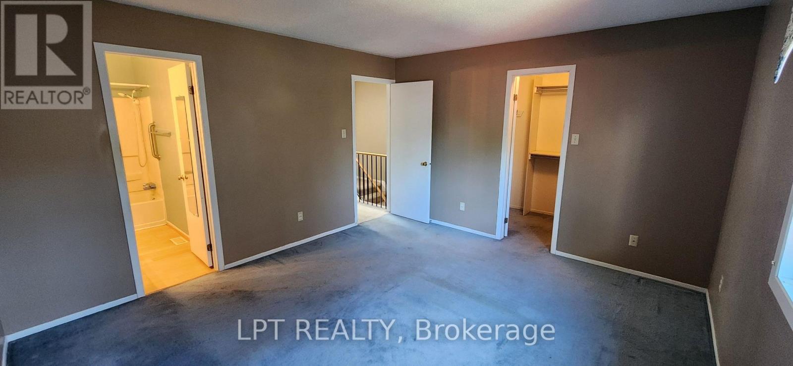Photo 12 of 148 Pickwick Drive, Ottawa ON