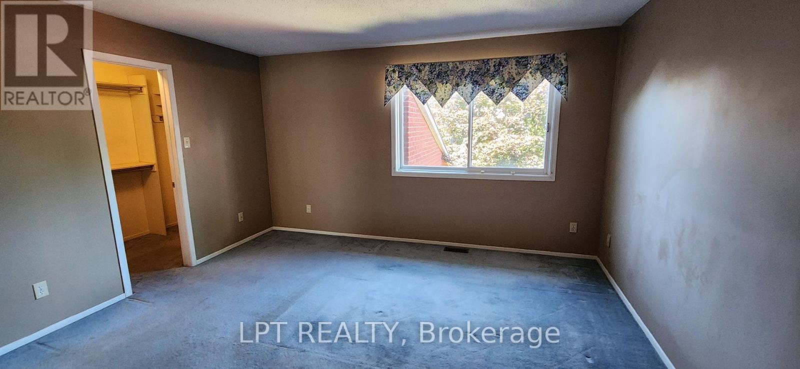 Photo 13 of 148 Pickwick Drive, Ottawa ON