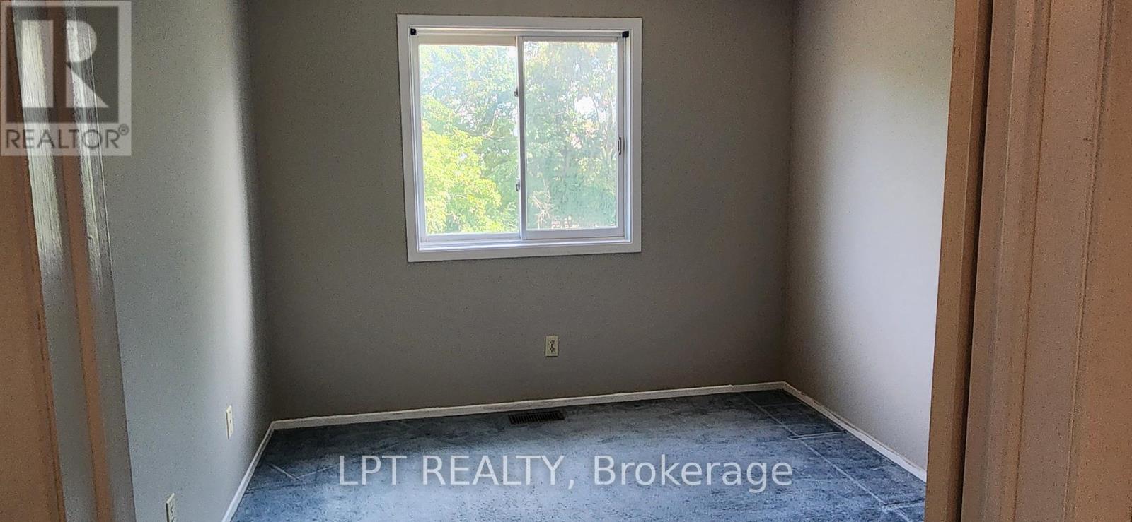 Photo 16 of 148 Pickwick Drive, Ottawa ON