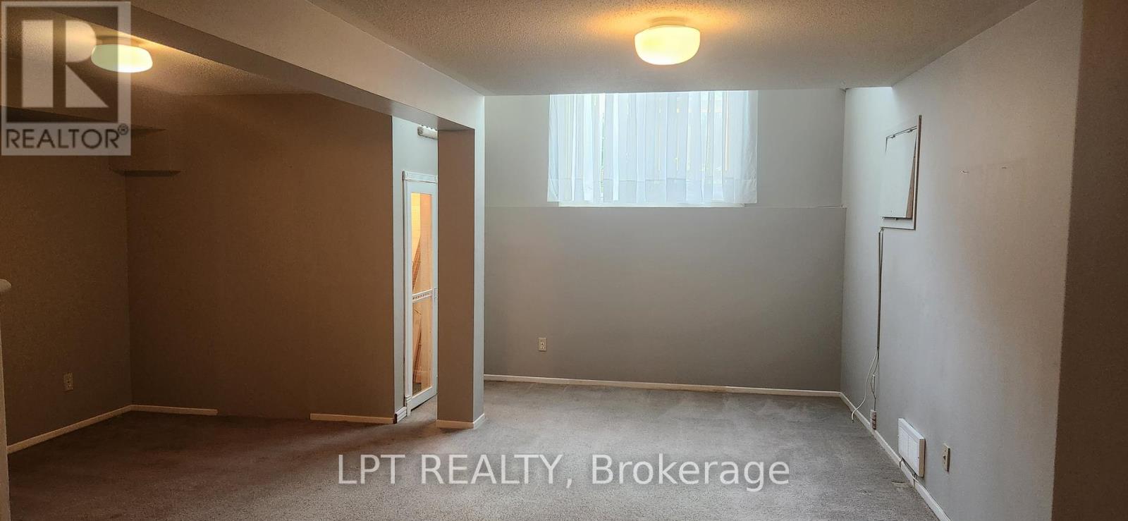 Photo 18 of 148 Pickwick Drive, Ottawa ON