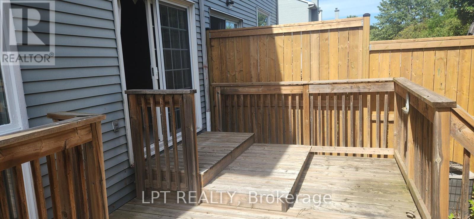 Photo 23 of 148 Pickwick Drive, Ottawa ON