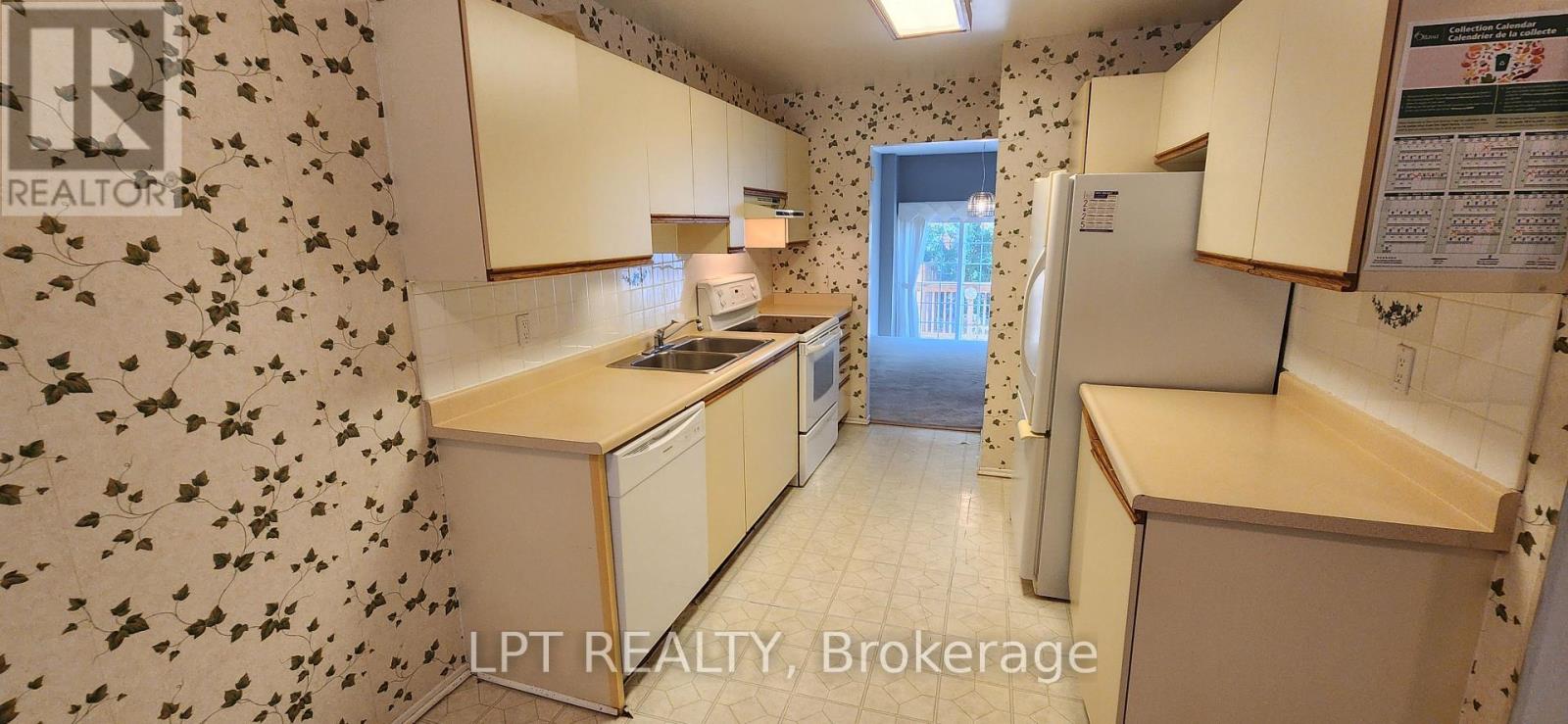 Photo 8 of 148 Pickwick Drive, Ottawa ON