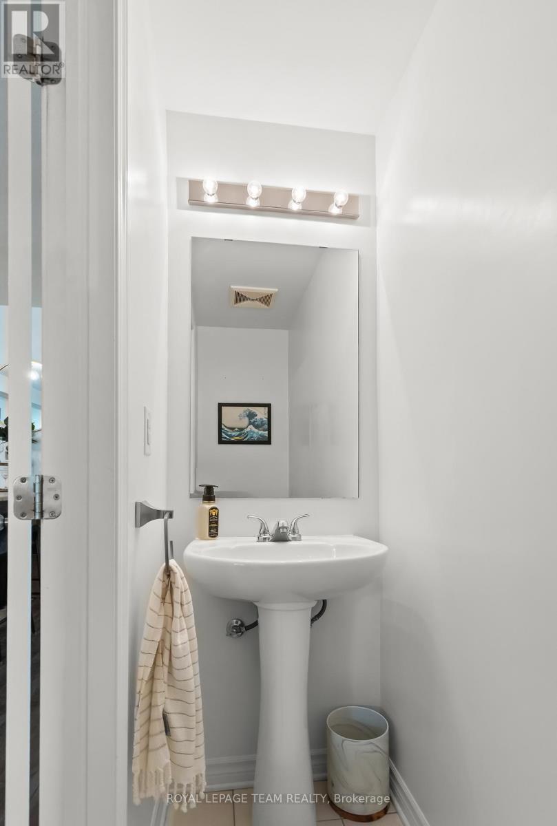 Photo 15 of 306 A Everest Private, Ottawa ON