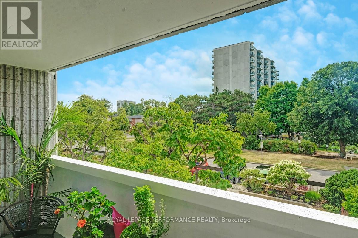 Photo 15 of 207 2625 Regina Street, Ottawa ON