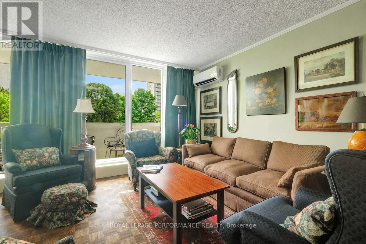 Photo 14 of 207 2625 Regina Street, Ottawa ON