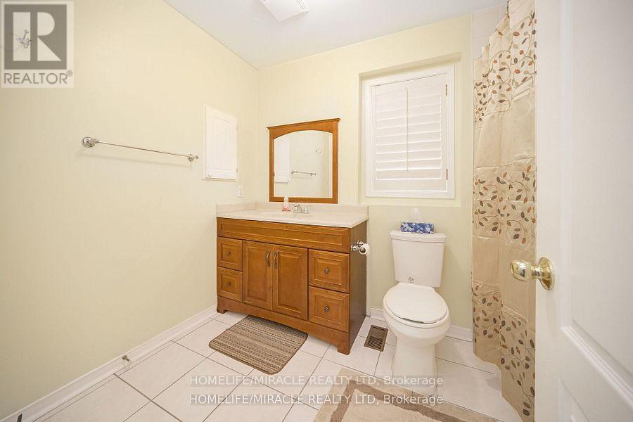 Photo 15 of 31 Larkspur, Brampton ON