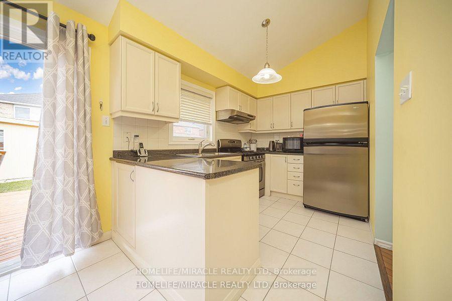 Photo 21 of 31 Larkspur, Brampton ON