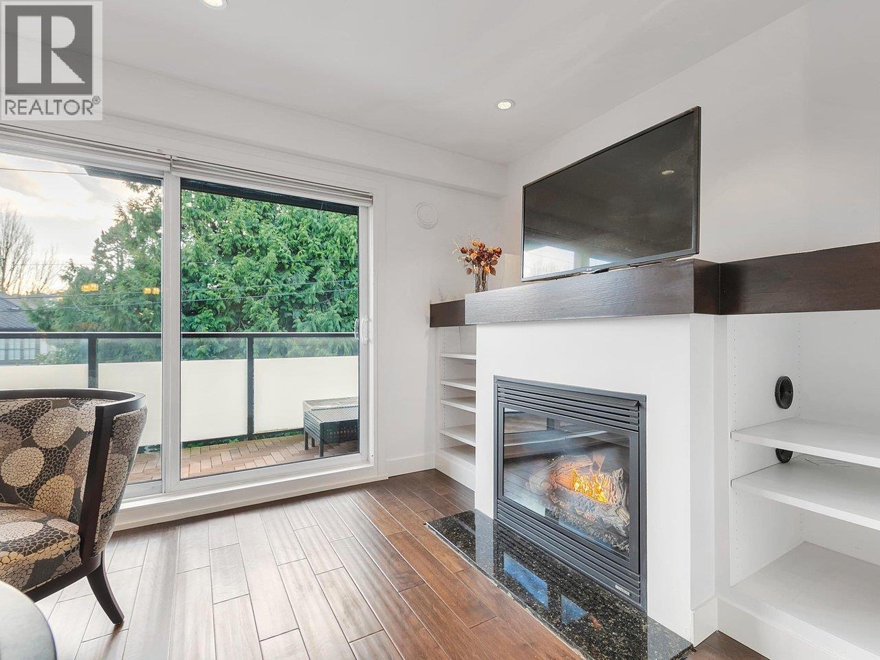 Photo 10 of 204 3788 W 10th Avenue, Vancouver BC