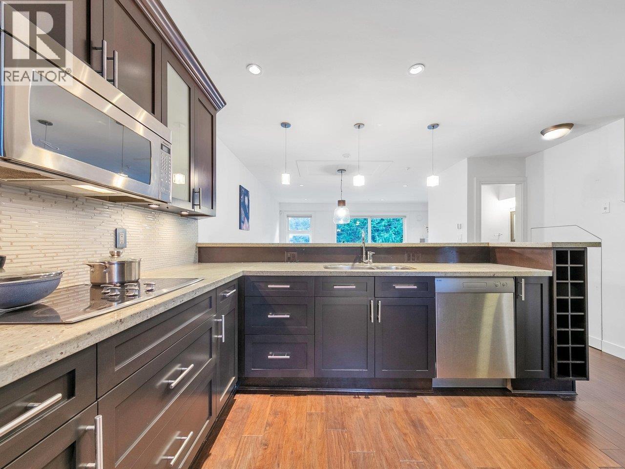 Photo 5 of 204 3788 W 10th Avenue, Vancouver BC