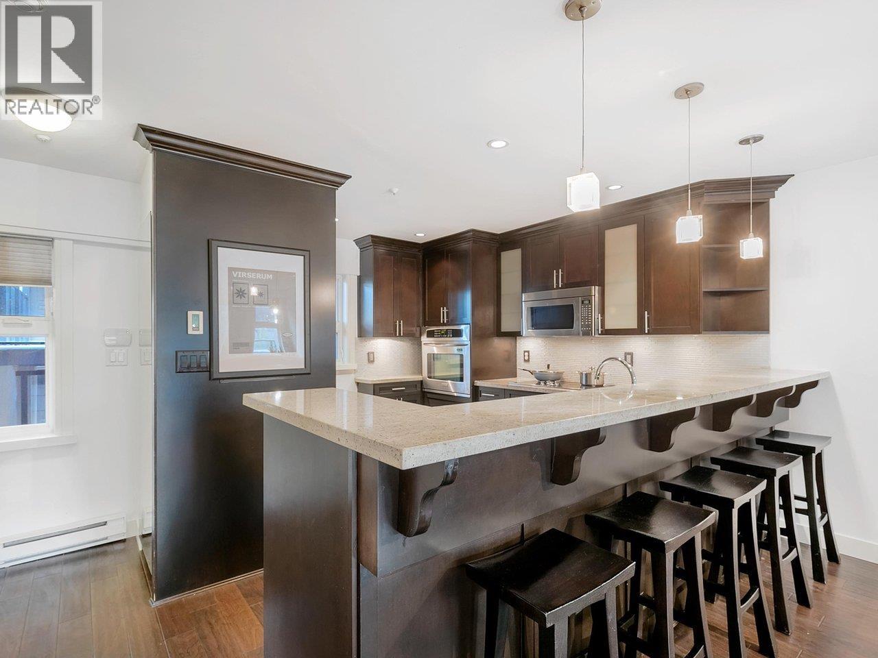 Photo 3 of 204 3788 W 10th Avenue, Vancouver BC