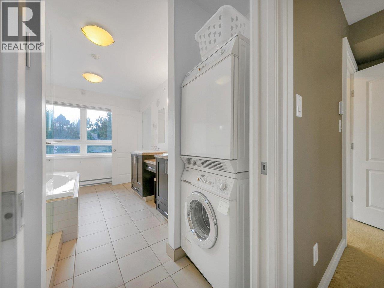 Photo 18 of 204 3788 W 10th Avenue, Vancouver BC