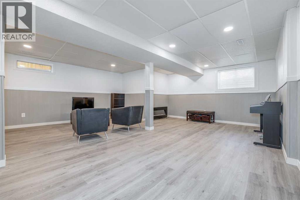 Single Family House Bungalow for Sale in  Woodglen Way SW Woodbine Calgary 