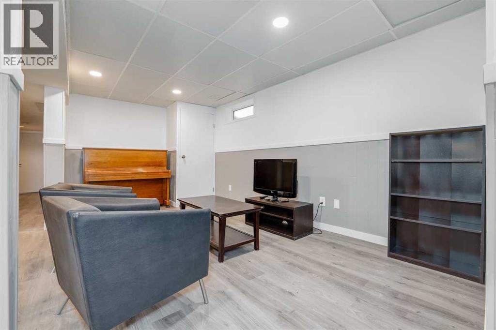 Single Family House Bungalow for Sale in  Woodglen Way SW Woodbine Calgary 