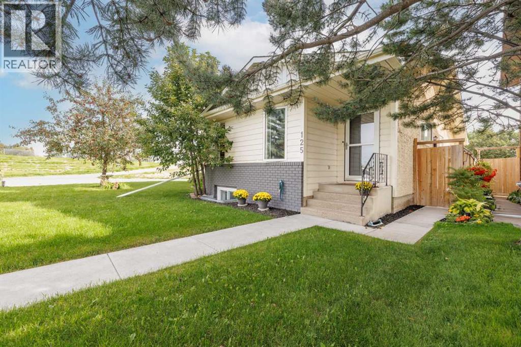 Single Family House Bungalow for Sale in  Woodglen Way SW Woodbine Calgary 