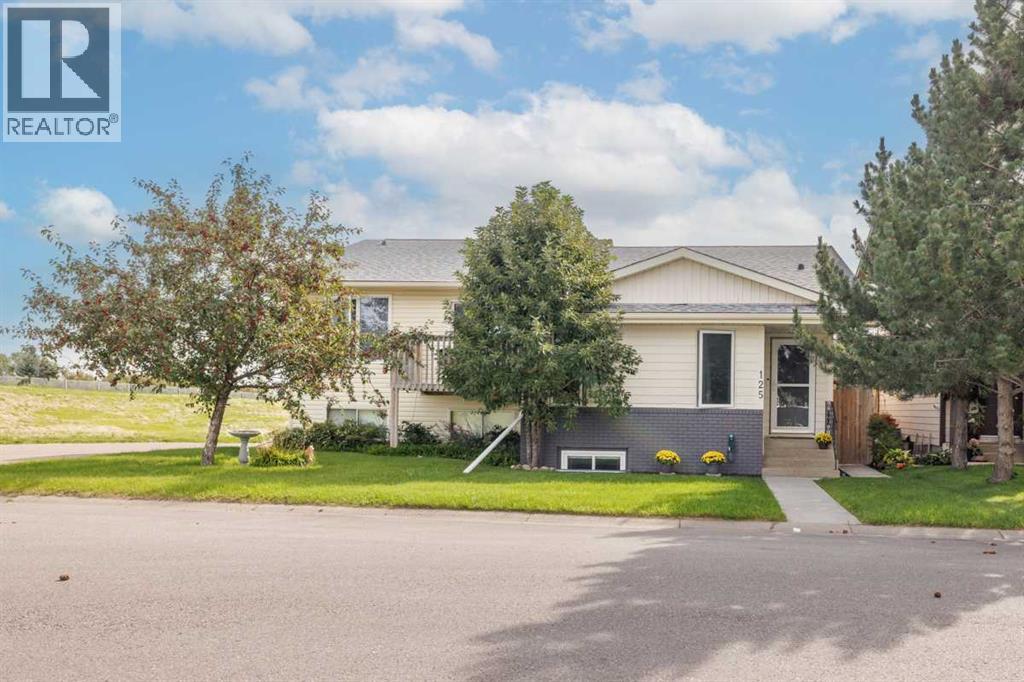 Single Family House Bungalow for Sale in  Woodglen Way SW Woodbine Calgary 