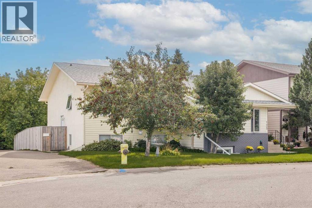 Single Family House Bungalow for Sale in  Woodglen Way SW Woodbine Calgary 