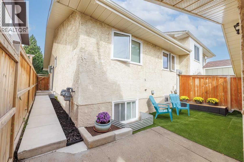 Single Family House Bungalow for Sale in  Woodglen Way SW Woodbine Calgary 