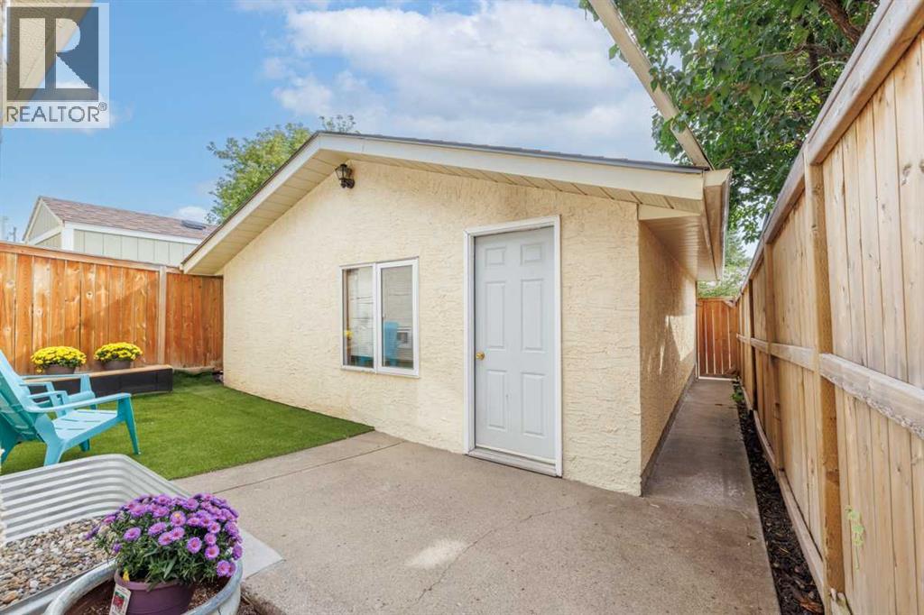 Single Family House Bungalow for Sale in  Woodglen Way SW Woodbine Calgary 