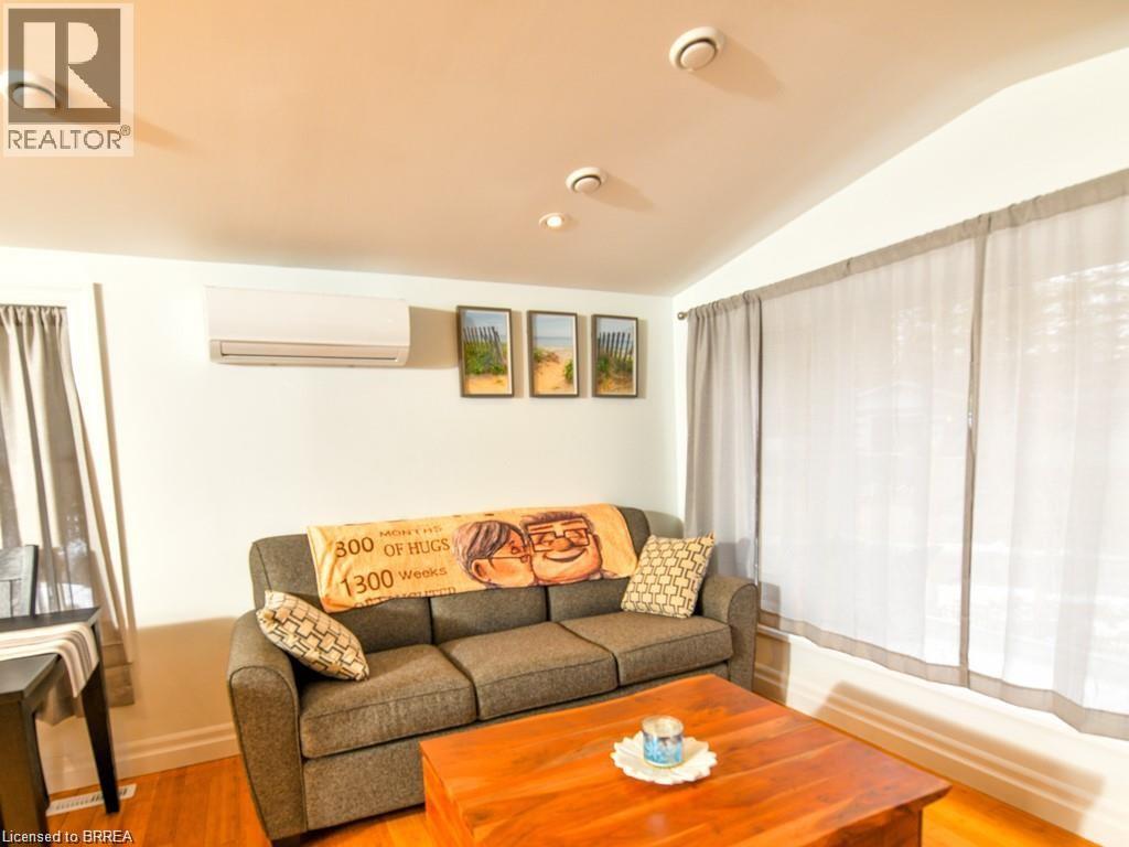 Photo 3 of 107 Rodeo Road, Flamborough ON
