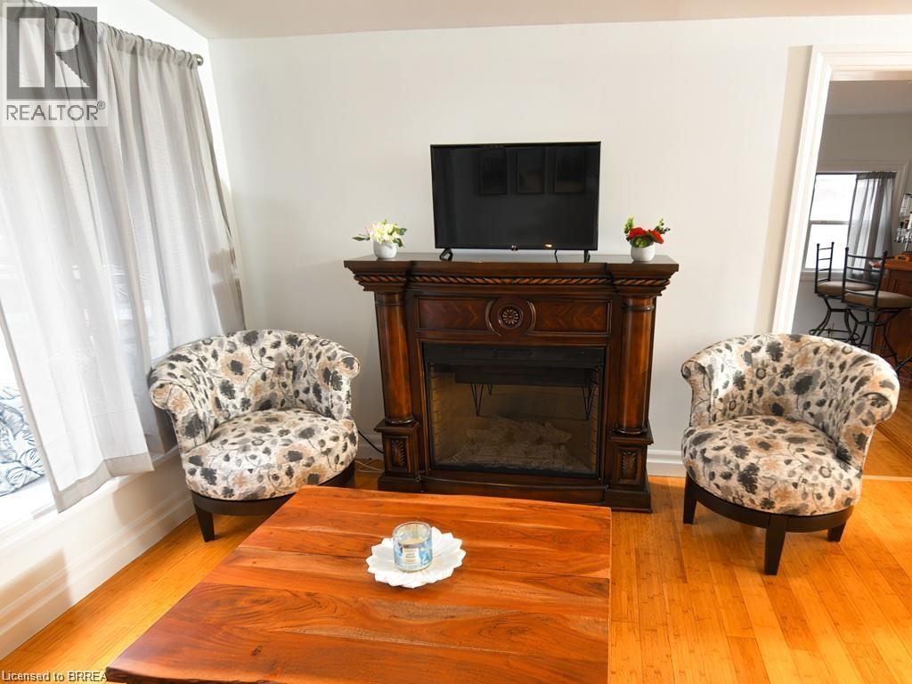 Photo 5 of 107 Rodeo Road, Flamborough ON