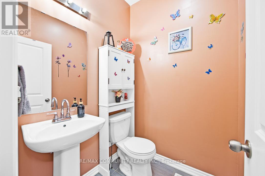 Photo 1 of 1073 Skyridge Boulevard, Pickering ON